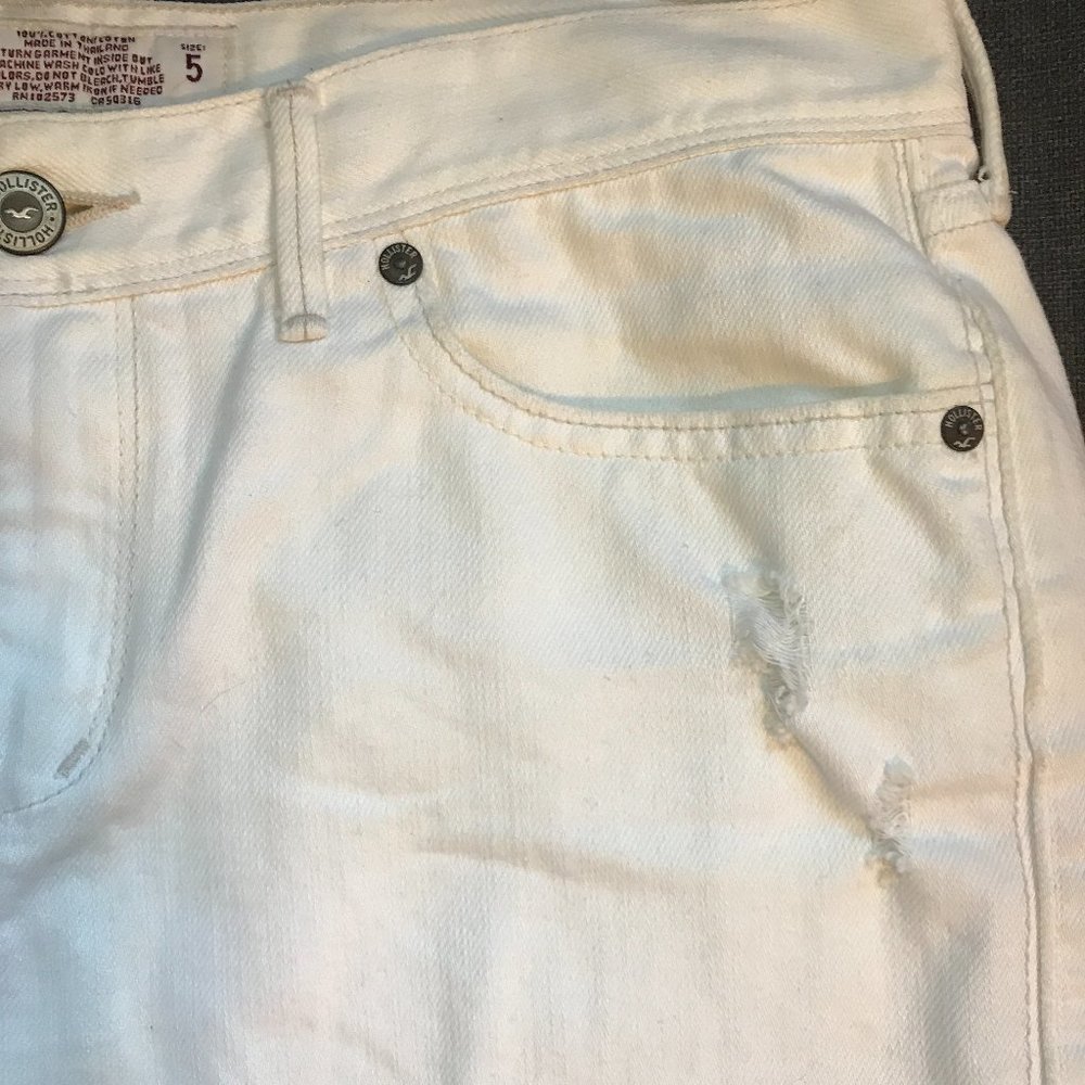 👗 White Distressed Denim Mini Skirt 👗 - Picture 3 of 7